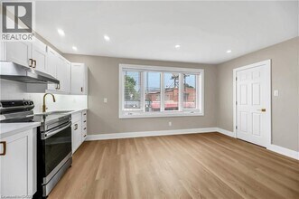 1466 Main St E in Hamilton, ON - Building Photo - Building Photo