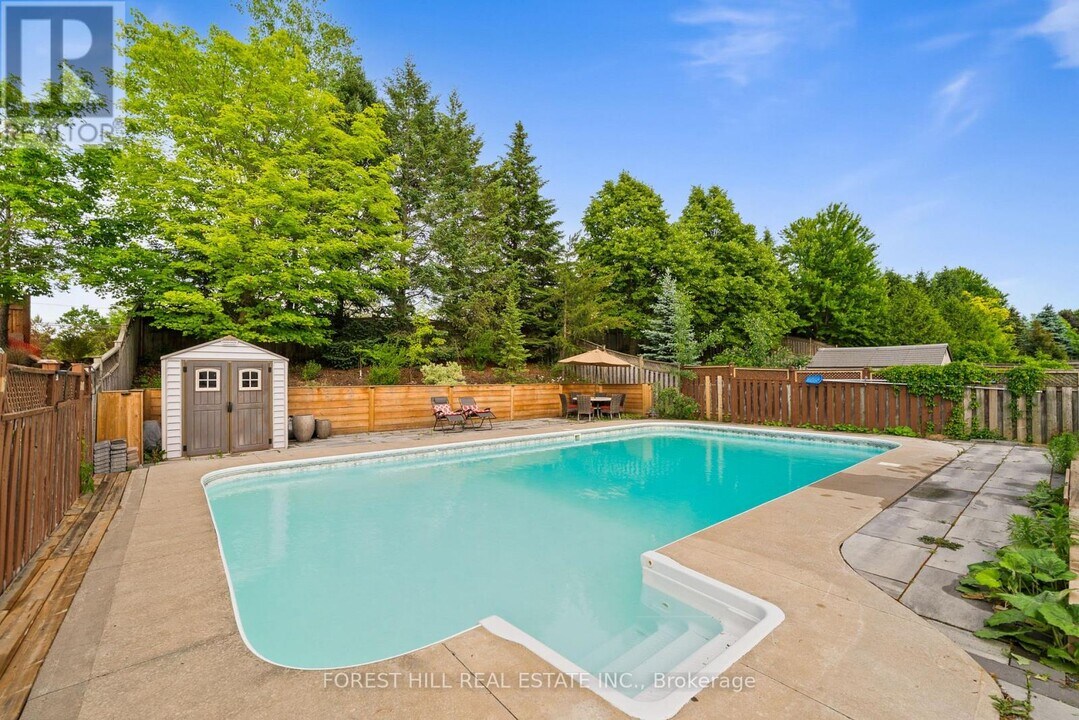 35 Benville Crescent in Aurora, ON - Building Photo
