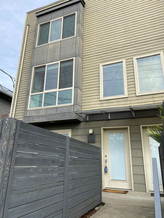 2812 14th Ave W in Seattle, WA - Building Photo