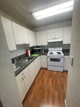 5330 SW 77th Ct in Miami, FL - Building Photo - Building Photo