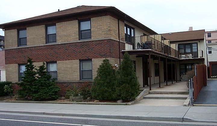 824 E Park Ave in Long Beach, NY - Building Photo