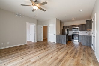 Hurstbourne Pointe in Louisville, KY - Foto de edificio - Interior Photo