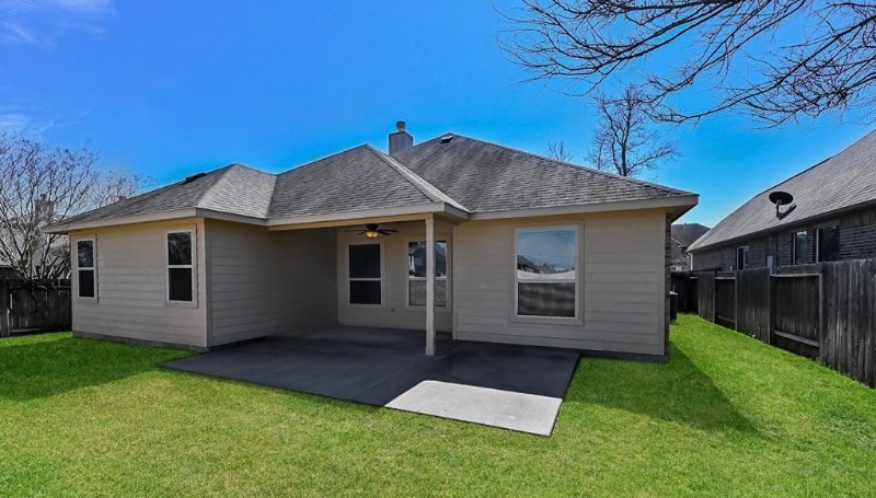54114 Roundtable Dr in Tomball, TX - Building Photo