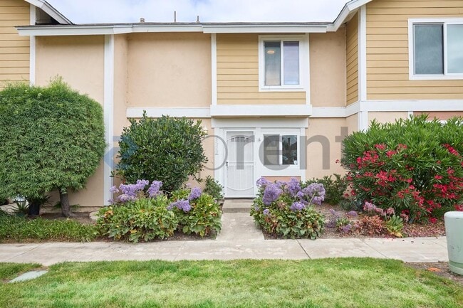 property at 25313 Vía Viejo St