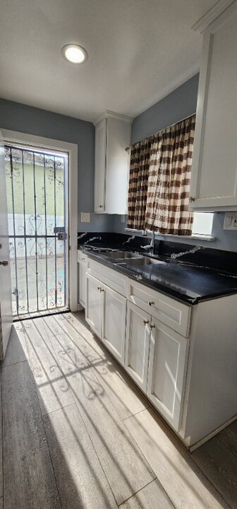 10408 Anzac Ave in Los Angeles, CA - Building Photo