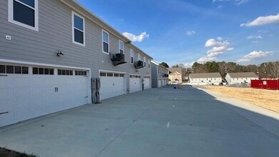 1915 Cypress Ln in Cleveland, TN - Foto de edificio - Building Photo