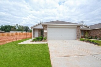 545 Falling Cave Dr in Willis, TX - Foto de edificio - Building Photo