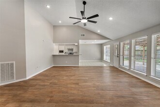 8219 Winding Meadow Ct in Houston, TX - Building Photo - Building Photo