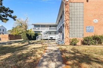 1226 Little Bay Ave, Unit 5 in Norfolk, VA - Building Photo - Building Photo