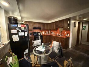 811 S 5th Ave in Ann Arbor, MI - Building Photo - Building Photo