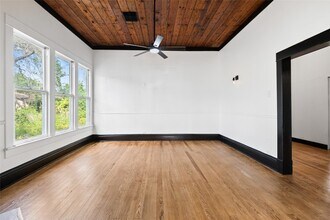 327 S Robb St in Trinity, TX - Building Photo - Building Photo