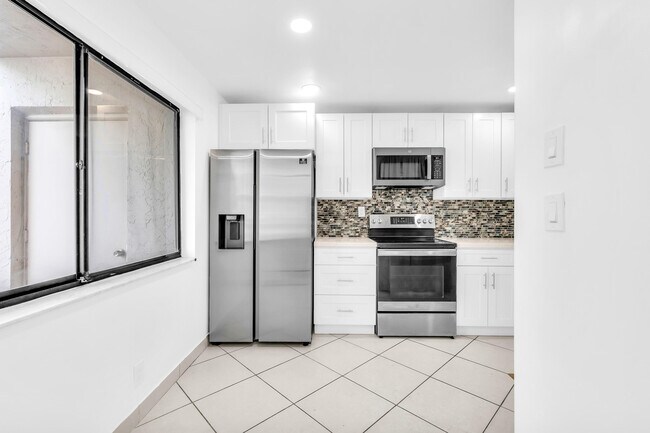 153 W Laurel Dr in Margate, FL - Building Photo - Building Photo