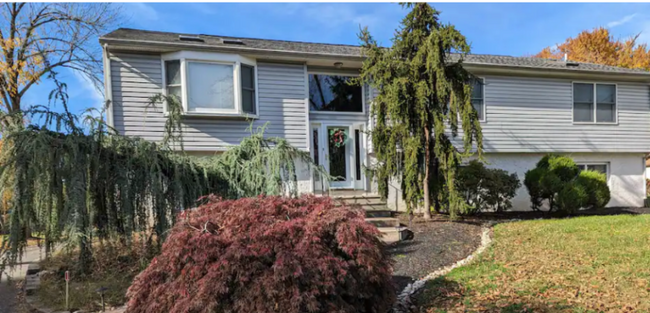 property at 828 Simons Ave