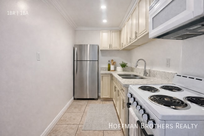 14024 Oxnard St, Unit 39 in Los Angeles, CA - Building Photo - Building Photo