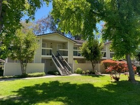 Sunset Pines in Fairfield, CA - Building Photo