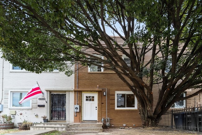 property at 1526 2nd St SW