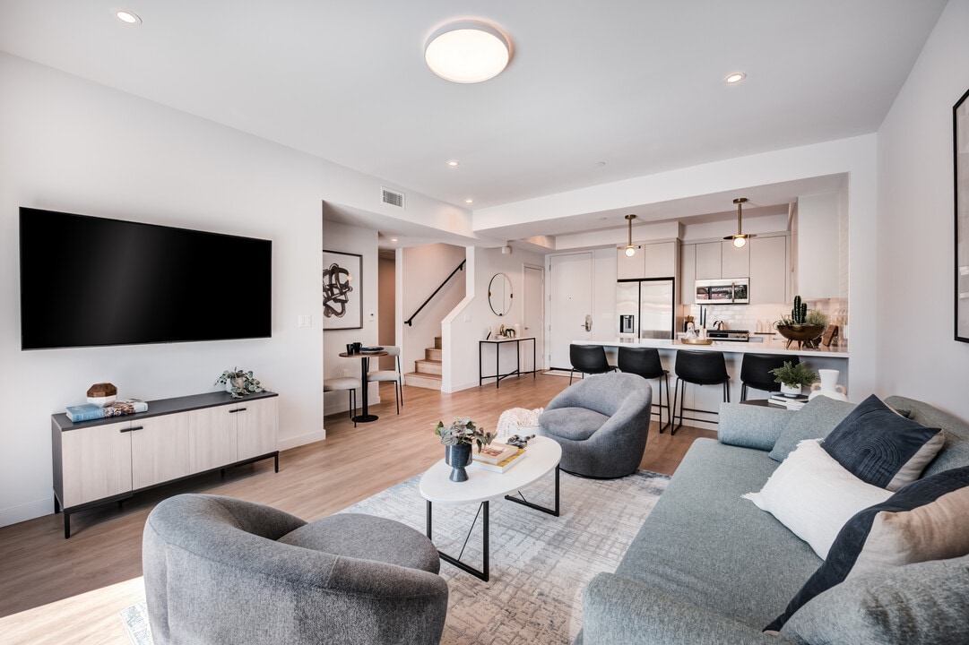 Co/relate West Adams (Shared Apartments) in Los Angeles, CA - Building Photo