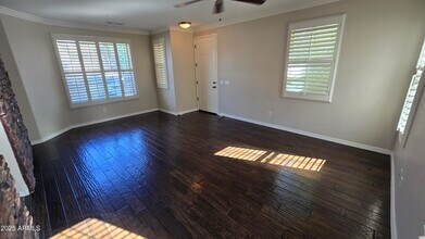 35214 N 34th Ln in Phoenix, AZ - Foto de edificio - Building Photo