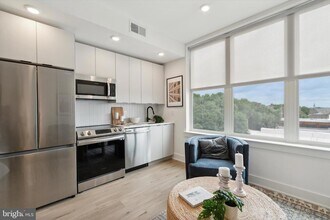 139 W Chelten Ave, Unit 409 in Philadelphia, PA - Foto de edificio - Building Photo