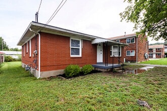 4801 Oak Park Dr in Louisville, KY - Foto de edificio - Building Photo