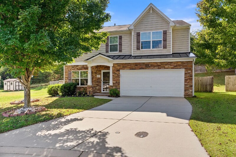 4221 Lochurst Dr in Winston-Salem, NC - Foto de edificio