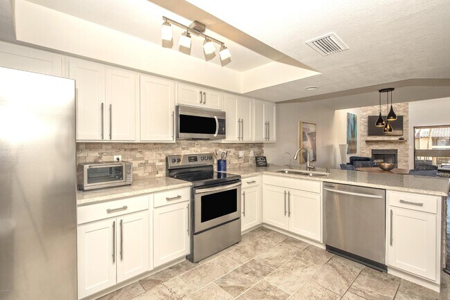 8651 E Royal Palm Rd in Scottsdale, AZ - Building Photo - Building Photo