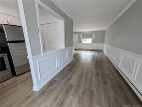 14 Scuppo Rd in Danbury, CT - Building Photo - Building Photo