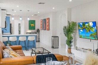 1107 Lincoln St in Hollywood, FL - Building Photo - Building Photo
