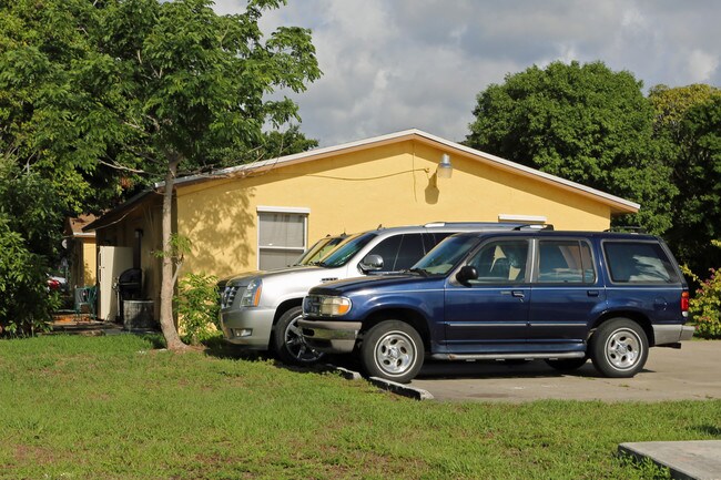 4533-4539 Coconut Rd in Lake Worth, FL - Building Photo - Building Photo