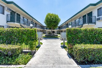 Ramhurst Property in La Mirada, CA - Foto de edificio - Building Photo