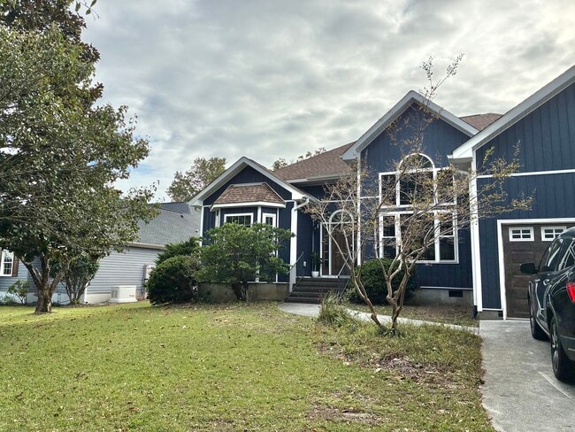 427 Lakeview Dr in Hampstead, NC - Building Photo - Building Photo