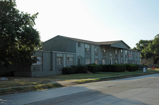 Santa Cruz Apartments in Dallas, TX - Foto de edificio - Building Photo