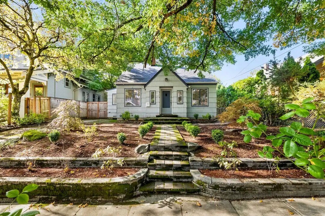 3025 NE 8th Ave in Portland, OR - Foto de edificio