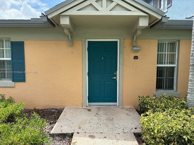 701 N Powerline Rd in Pompano Beach, FL - Building Photo - Building Photo