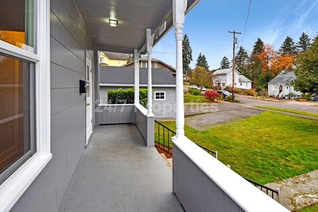 212 Jefferson St in Oregon City, OR - Building Photo - Building Photo