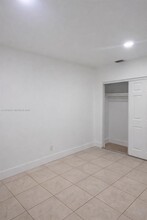 221 NE 40th St in Oakland Park, FL - Building Photo - Building Photo