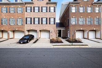 4679 Red Admiral Way in Fairfax, VA - Building Photo - Building Photo