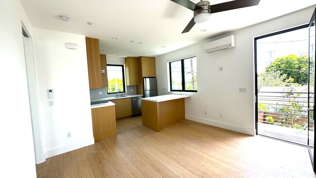 3211 Colonial Ave, Unit ADU in Los Angeles, CA - Building Photo - Building Photo