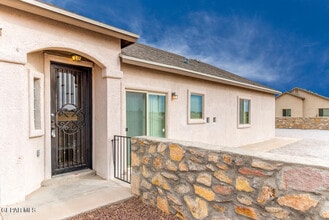 228 Flor Scabiosa Dr in Socorro, TX - Building Photo - Building Photo