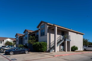 7607 King Arthurs Ct in Laredo, TX - Building Photo