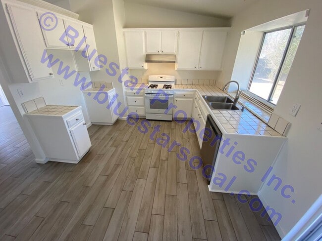 14416 Navarro Dr in Victorville, CA - Building Photo - Building Photo