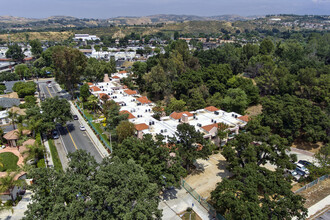 Whispering Oaks in Santa Clarita, CA - Building Photo - Building Photo