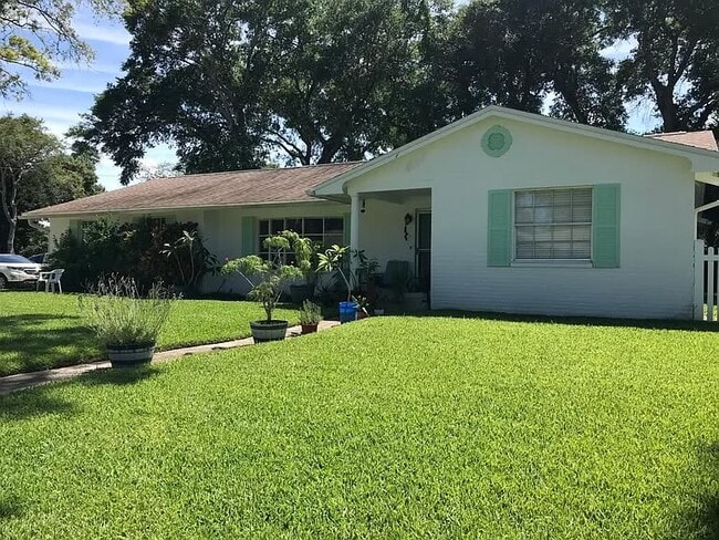 property at 700 Lindenwood Cir E