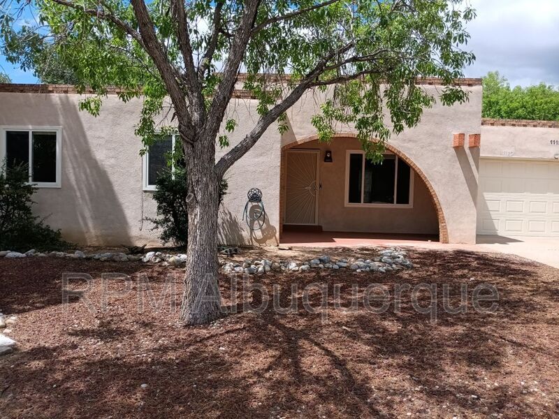 11129 Newcomb Ave NE in Albuquerque, NM - Building Photo