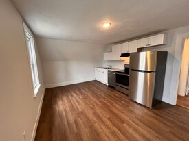 400 Court St, Unit 2 in Plymouth, MA - Building Photo