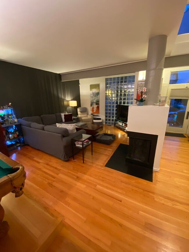 675 College St in Pittsburgh, PA - Building Photo - Building Photo