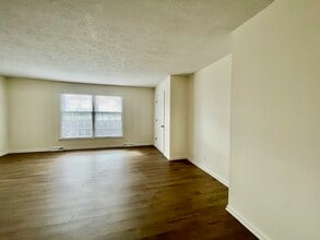 3304 Wood Valley Ct in Lexington, KY - Building Photo - Building Photo