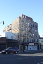 710-714 Morris Park Ave in Bronx, NY - Foto de edificio - Building Photo