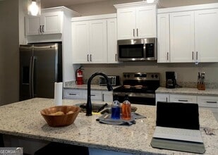 409 N Main St in Statesboro, GA - Foto de edificio - Building Photo