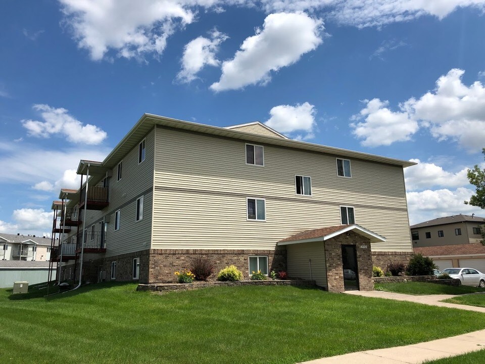 Park Apartments in Fargo, ND - Foto de edificio